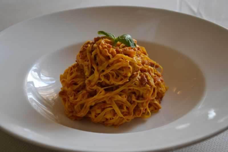 Trattoria Del Bivio Guest House Cerretto Langhe Luaran gambar