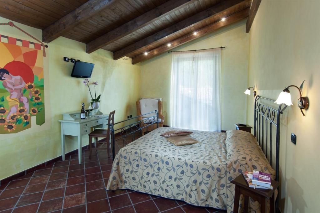 Trattoria Del Bivio Guest House Cerretto Langhe Bilik gambar