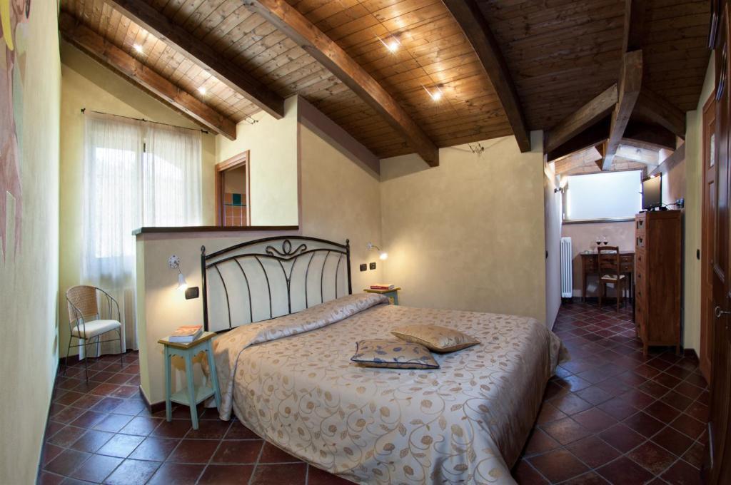 Trattoria Del Bivio Guest House Cerretto Langhe Bilik gambar