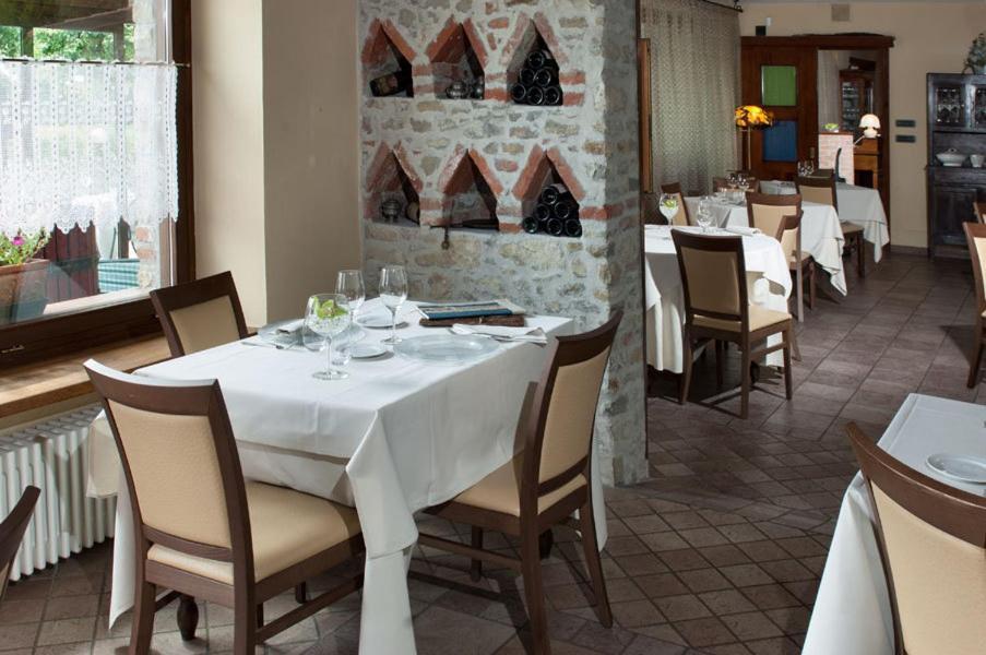 Trattoria Del Bivio Guest House Cerretto Langhe Luaran gambar