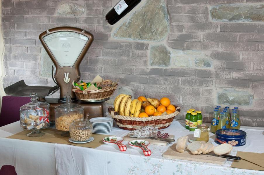 Trattoria Del Bivio Guest House Cerretto Langhe Luaran gambar